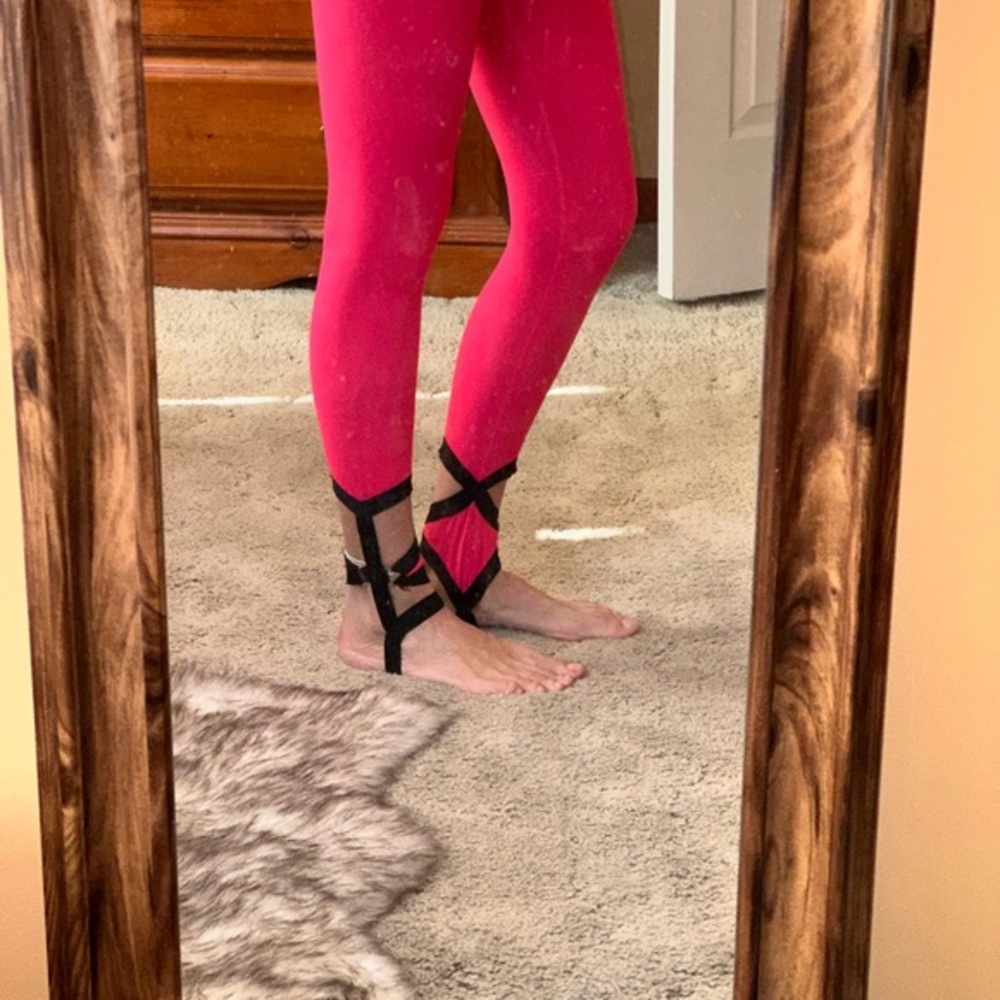 Beyond Yoga Stirrup Grommet Leggings Size Small